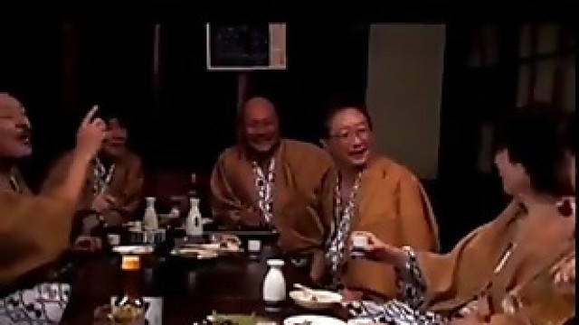 Japanese woman gets  while her husband  (Full: bit.ly/2AGrTa6)